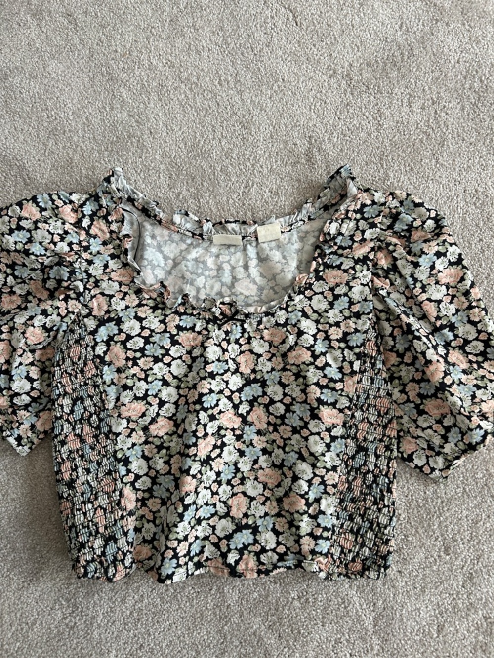 Levi’s Floral Smocked Puff Sleeve Crop Top - Black with Pink & Cream Flowers